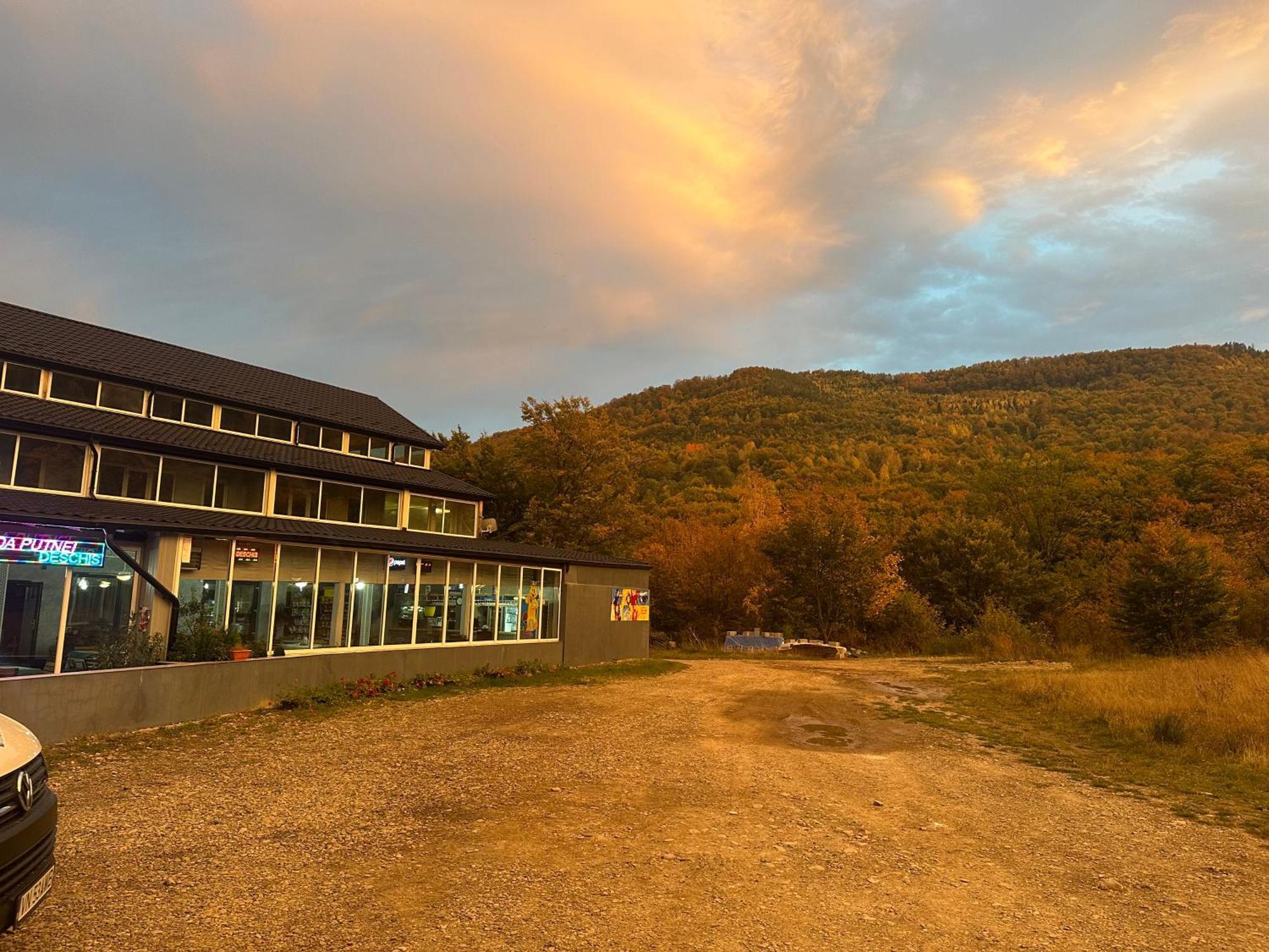Pensiunea Cascada Putnei เลปชา ภายนอก รูปภาพ